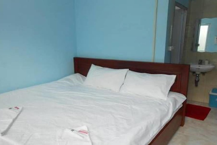 Room 10 of 34
