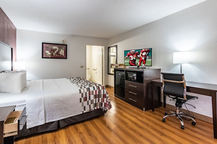 Superior King Bed (9 of 10)