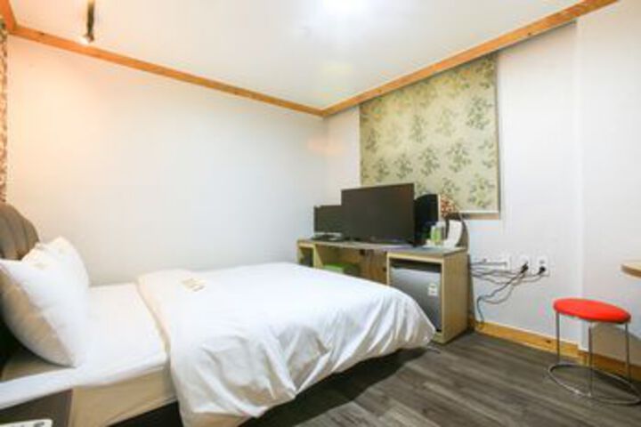 Room 14 of 37