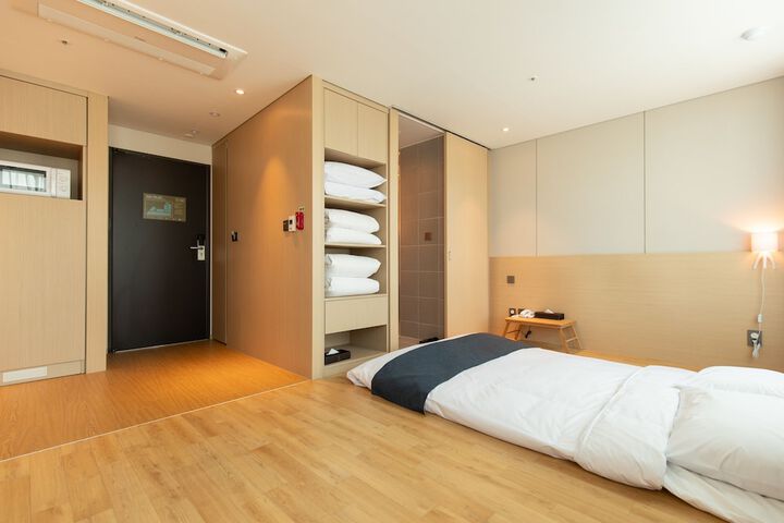 Room 29 of 61