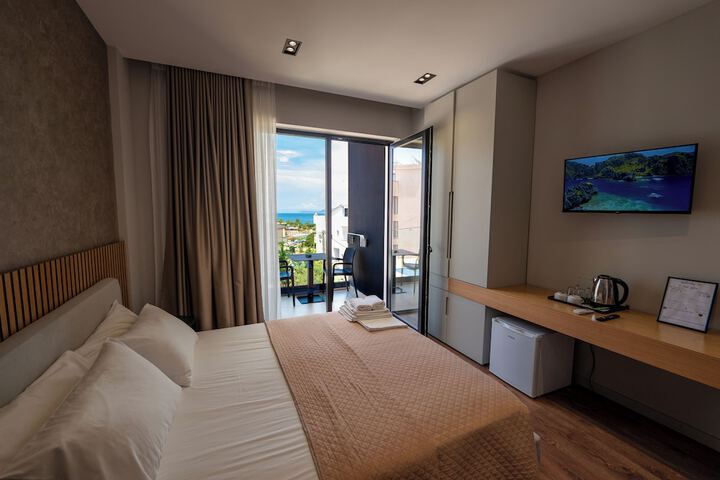 Room 12 of 94