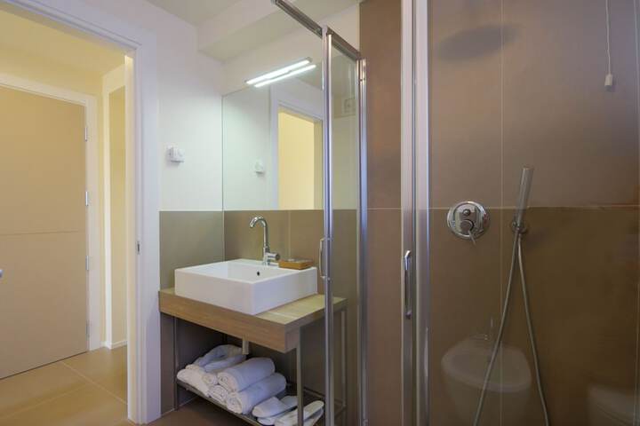 Room 17 of 27