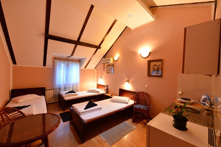 Room 42 of 68