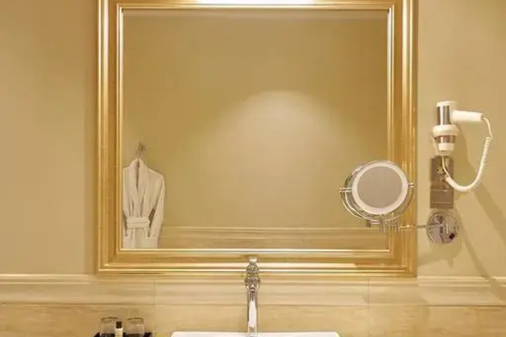 Room 32 of 42