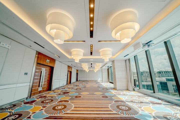 Ballroom/Hall 61 of 84
