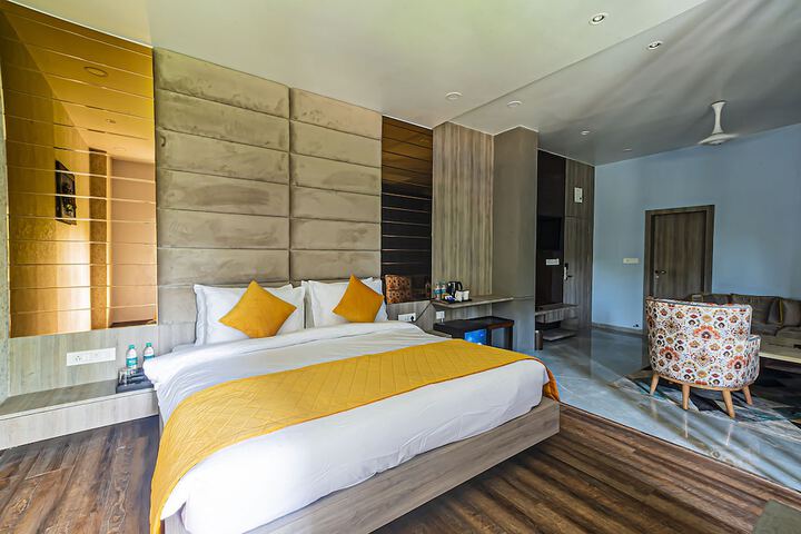 Room 9 of 19