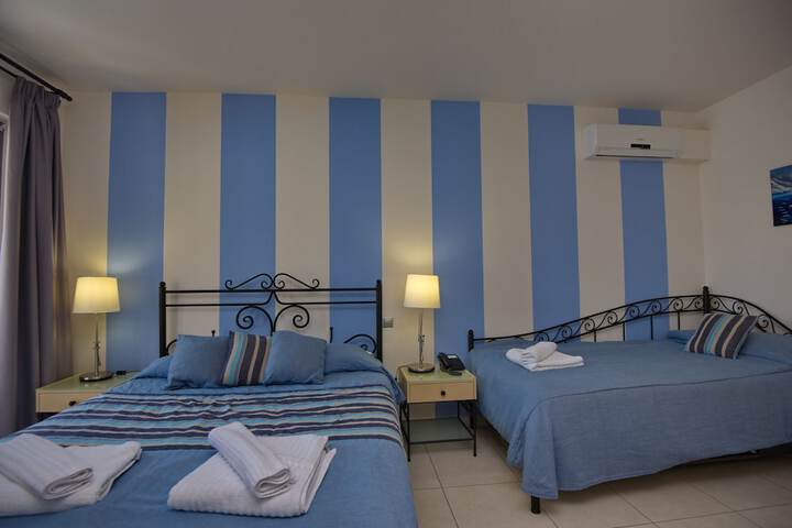 Room 17 of 38