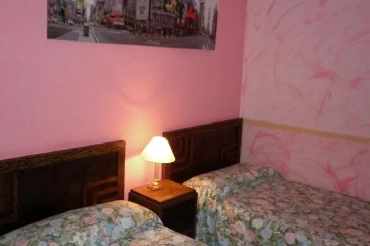 Room 8 of 17