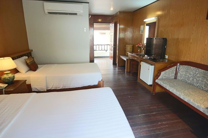 Room 13 of 66