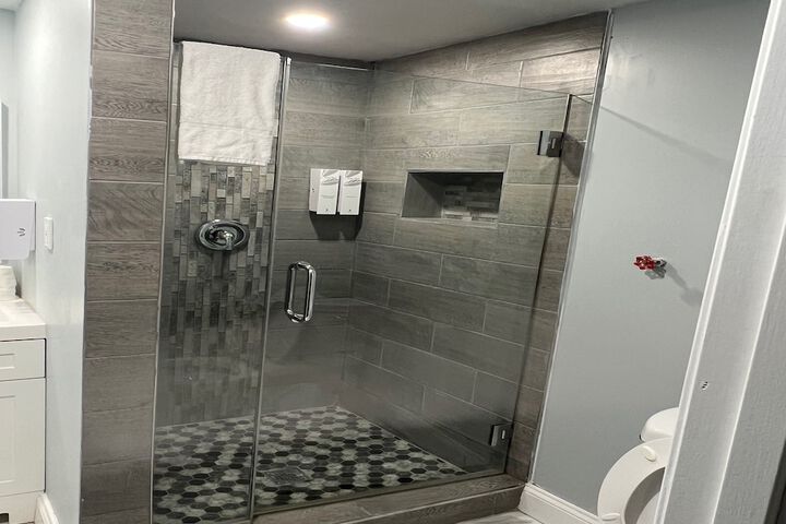 ADA Premium King Partial Ocean View Roll in Shower Upgraded Bedding (3 of 29)