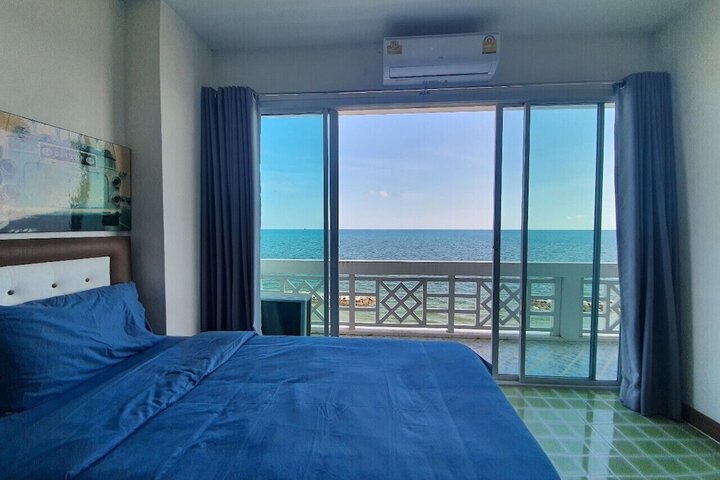 Room 105 of 263