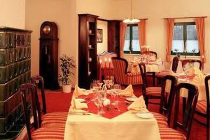 Dining 45 of 47