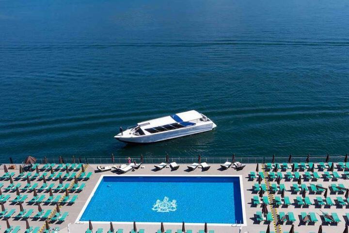 Pools & Facilities