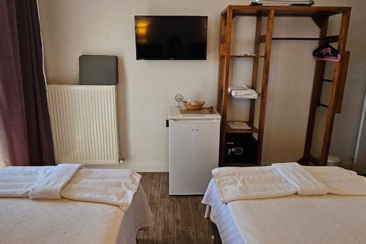 Room 12 of 42