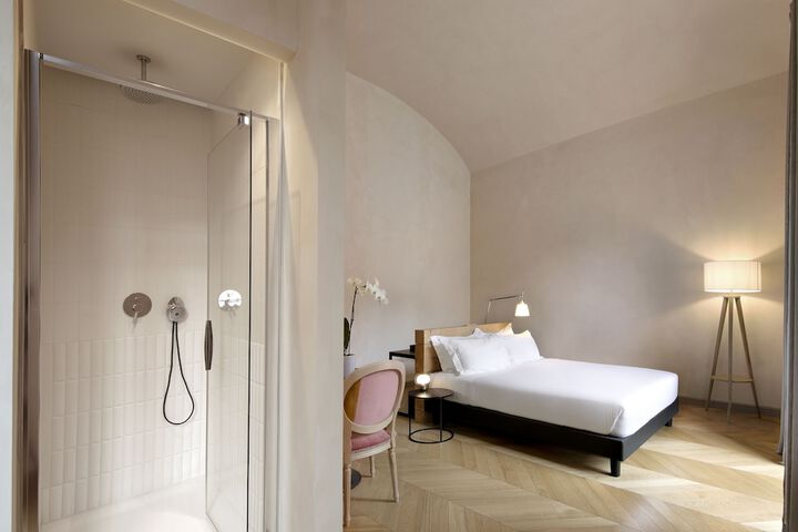 Room 13 of 82