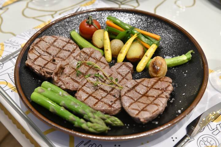 Dining 92 of 102