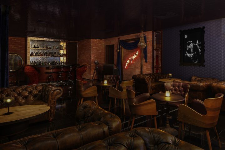 Lounge 80 of 99