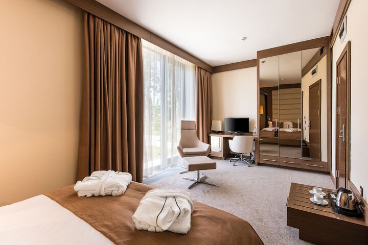 Room 6 of 44