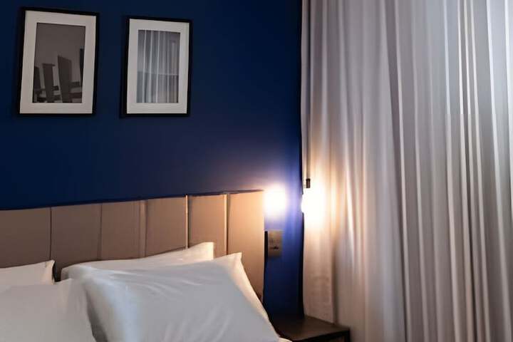 Room 12 of 93