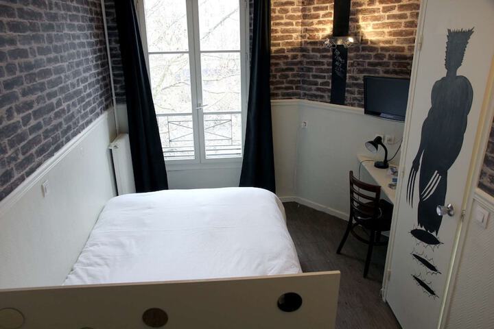 Room 5 of 42
