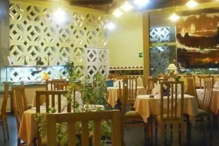 Dining 18 of 20
