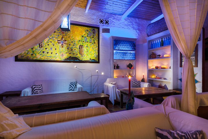 Lounge 29 of 56