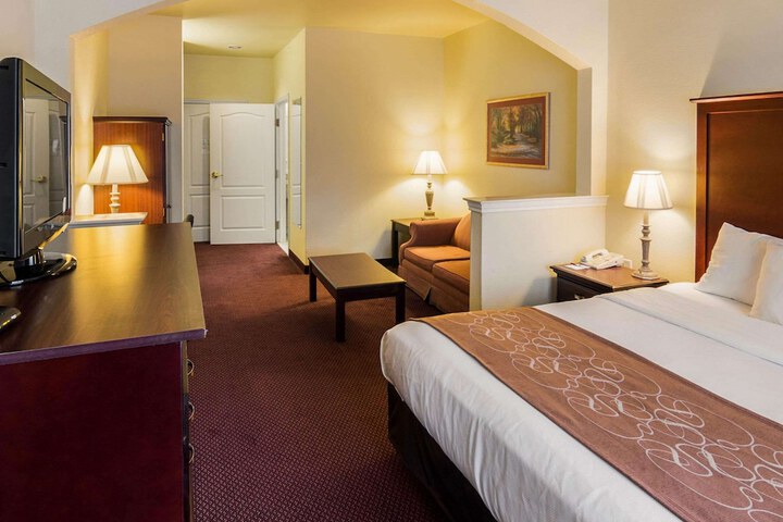 1 King Bed Suite (2 of 17)