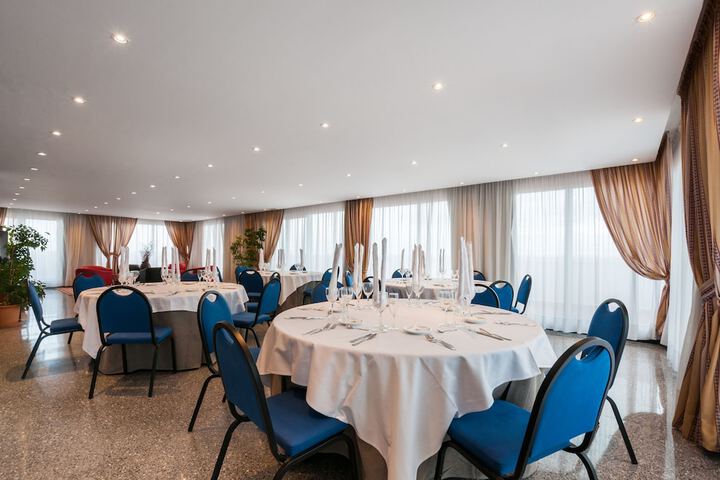 Ballroom/Hall 30 of 42