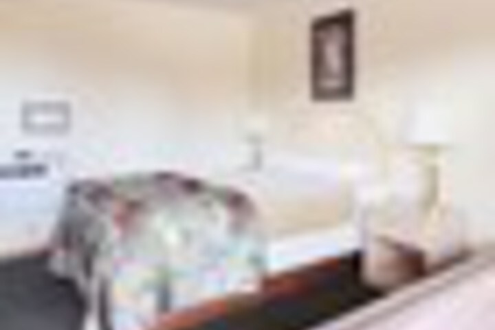 Room 5 of 120
