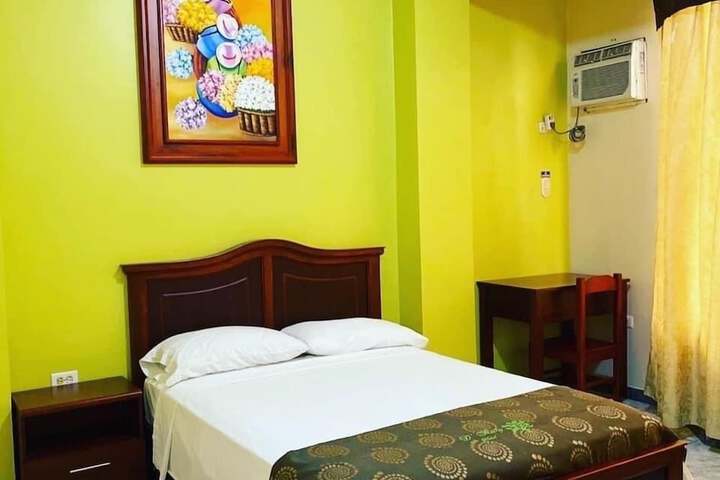 Room 7 of 12