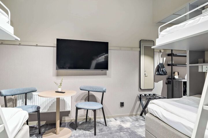 Room 17 of 37