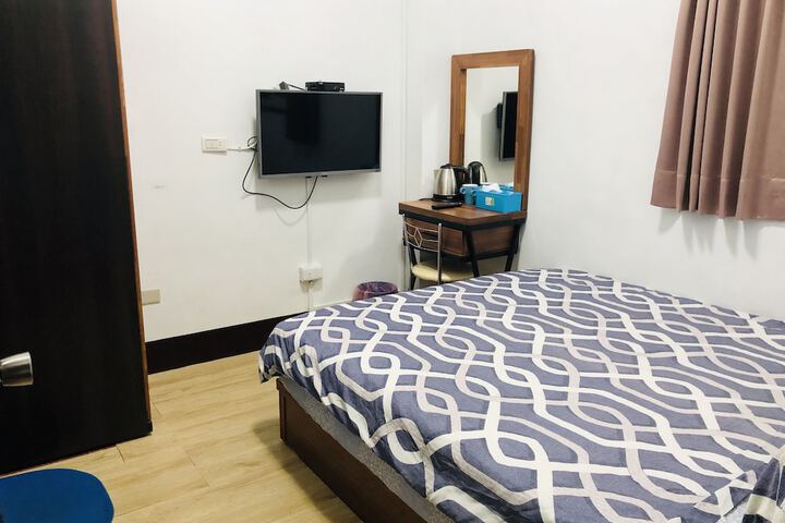 Room 6 of 15