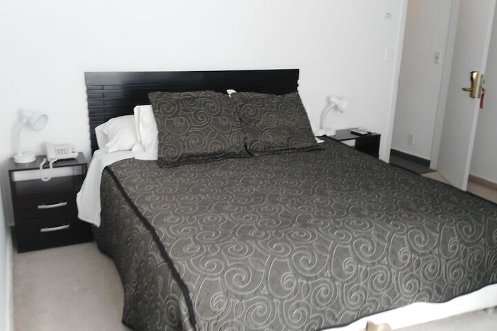 Room 3 of 48