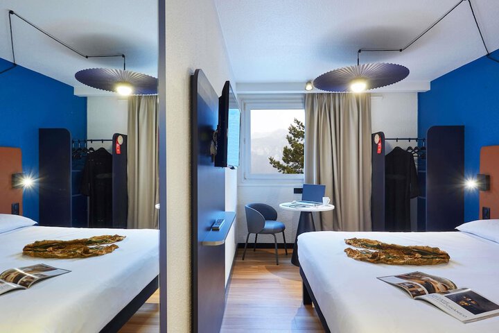Room 17 of 49