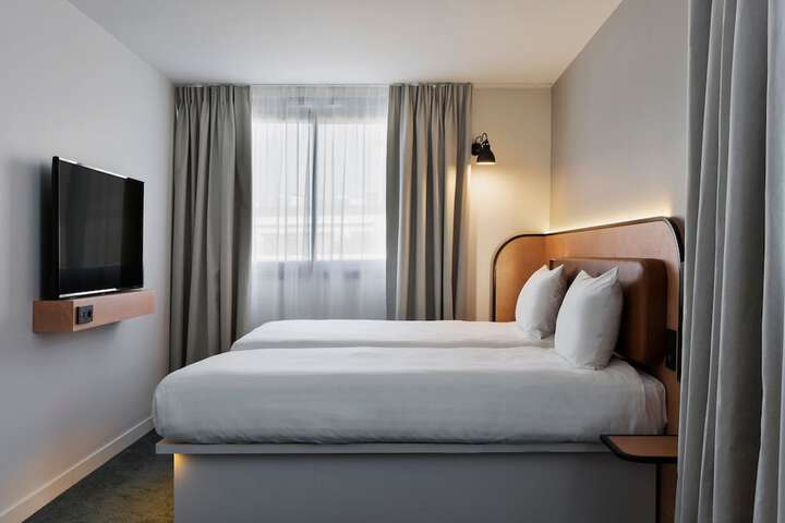 Room 35 of 79