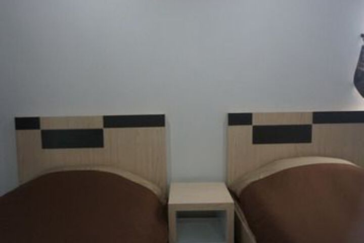 Room 11 of 31