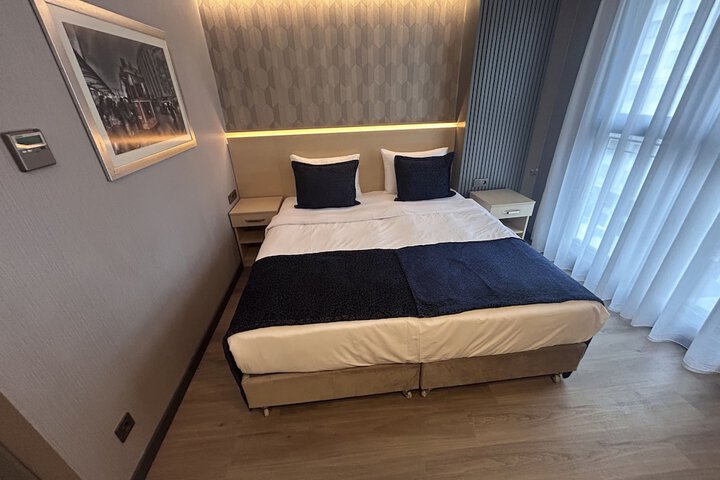 Room 12 of 27