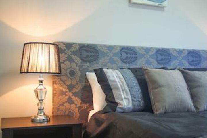Room 4 of 12