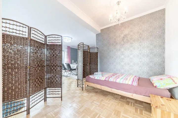 Room 2 of 17