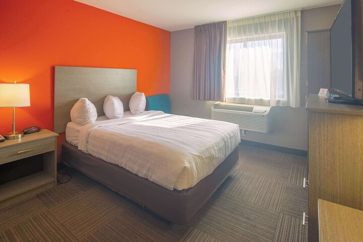 1 Double Bed Accessible (5 of 44)