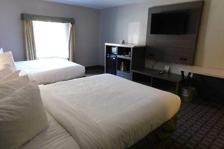2 Queen Beds Deluxe Room (22 of 41)