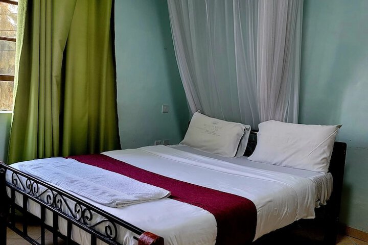 Room 11 of 28