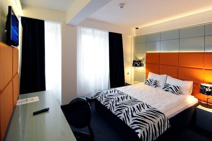 Room 12 of 49
