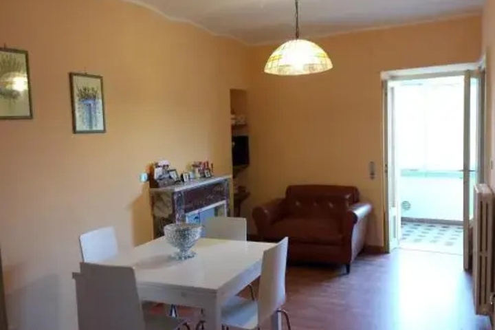 Room 2 of 10