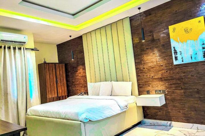 Room 9 of 38