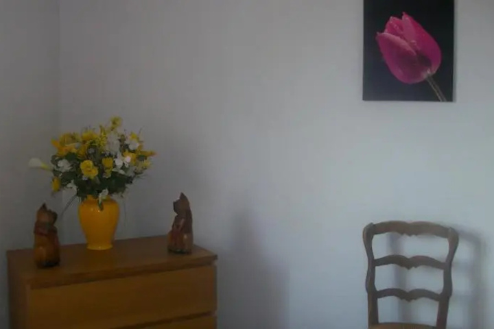 Room 6 of 9