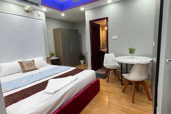 Room 52 of 66