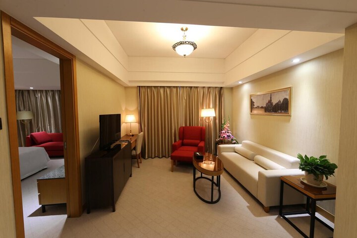 Room 24 of 42
