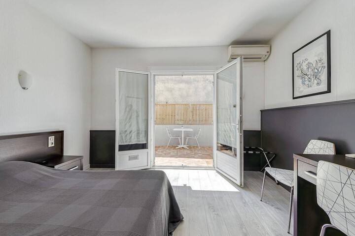 Room 14 of 32