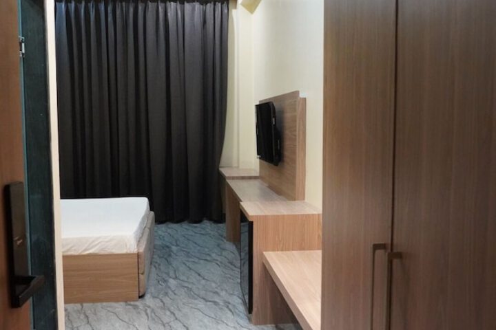 Room 8 of 60